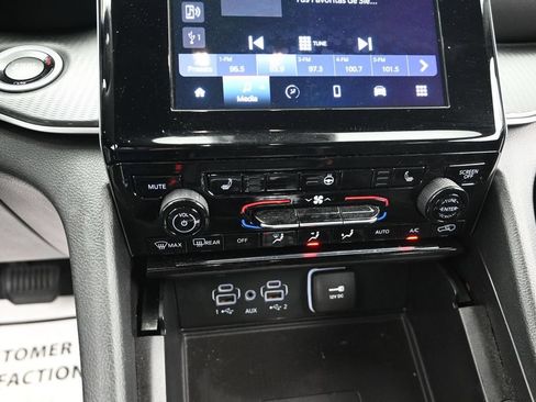 Used 2024 Jeep Grand Cherokee Altitude AWD/4WD image 15