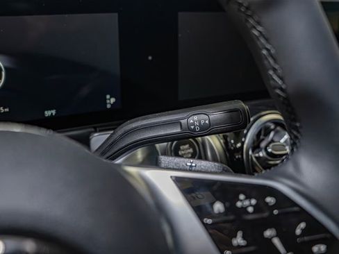 Used 2026 Mercedes-Benz GLB 250 4MATIC image 17