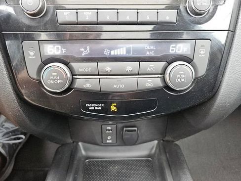 Used 2014 Nissan Rogue SV w/ SV Moonroof Package FWD image 20