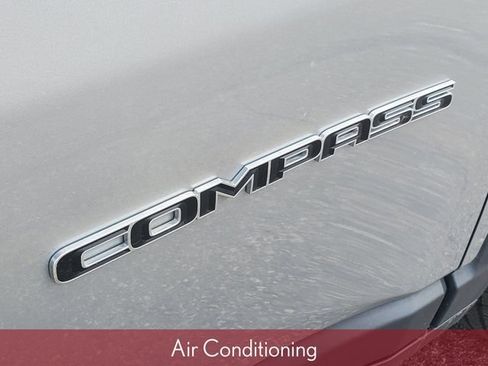 Used 2022 Jeep Compass Latitude AWD/4WD image 7