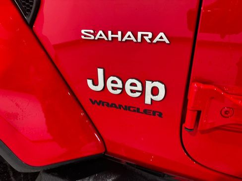 Used 2023 Jeep Wrangler Unlimited Sahara w/ Dual Top Group AWD/4WD image 31