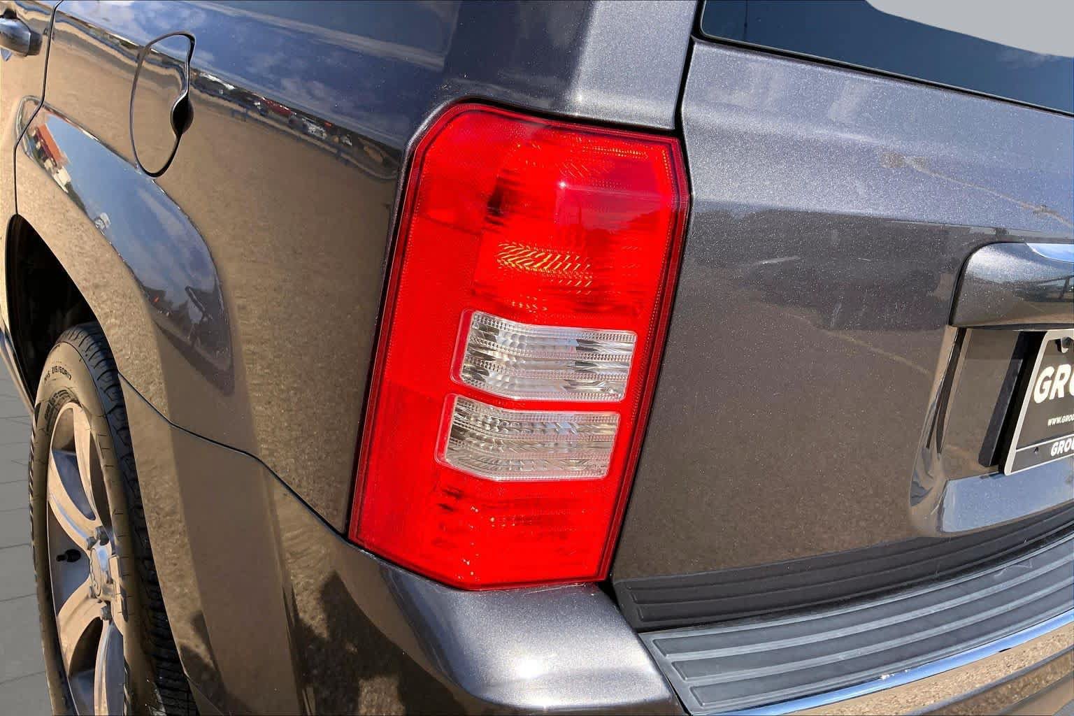 Used 2016 Jeep Patriot High Altitude FWD image 27