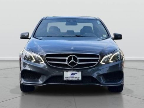 Used 2016 Mercedes-Benz E 400 Sedan image 2