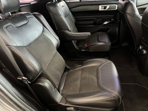 Used 2022 Ford Explorer ST w/ ST Street Pack image 15