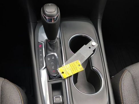 Used 2020 Chevrolet Equinox LT w/ Driver Convenience Package FWD image 18