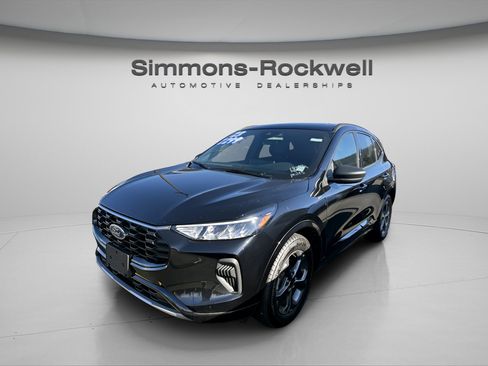 Used 2023 Ford Escape ST-Line w/ Tech Pack #1 image 4