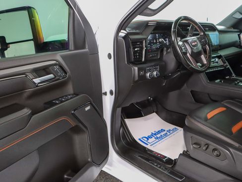 Used 2024 GMC Sierra 2500 AT4 w/ AT4 Premium Plus Package image 3