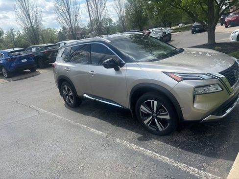 Used 2021 Nissan Rogue Platinum image 7