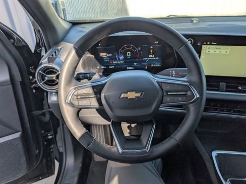 Used 2025 Chevrolet Equinox LT AWD/4WD image 9