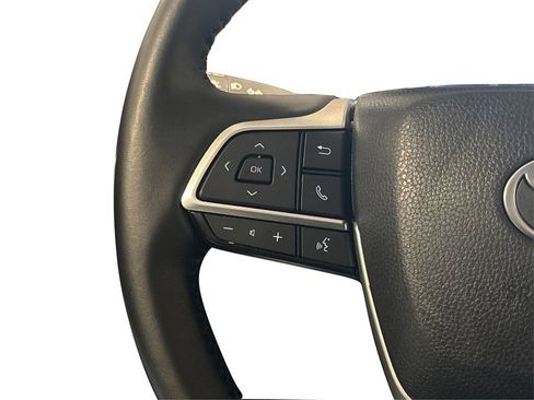 Used 2025 Toyota Grand Highlander XLE image 32