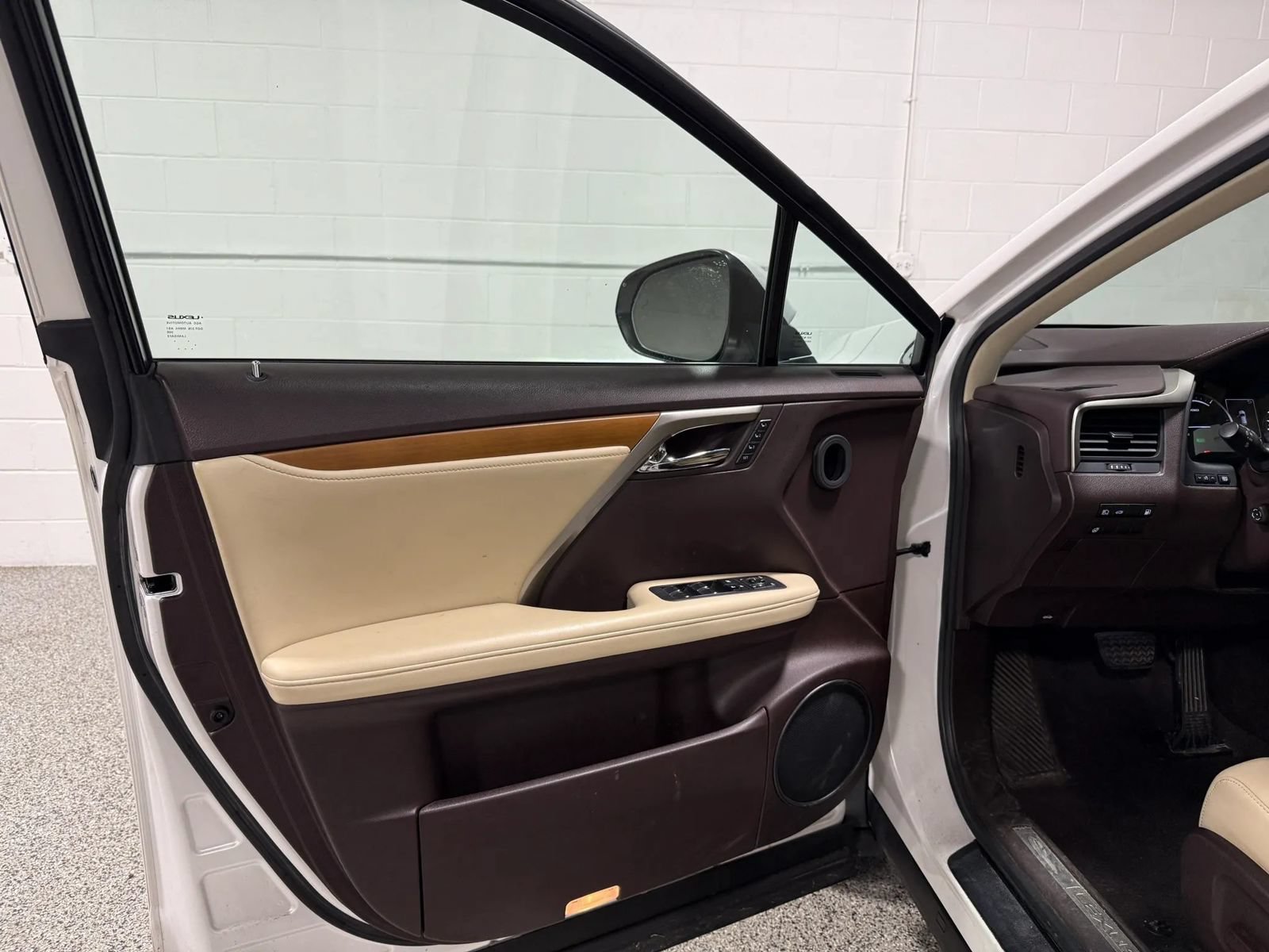 Used 2020 Lexus RX 450h AWD w/ Premium Package image 4