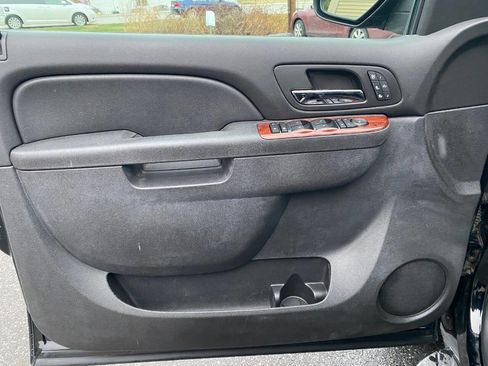 Used 2012 Chevrolet Avalanche LTZ image 11