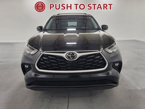 Used 2021 Toyota Highlander XLE image 3