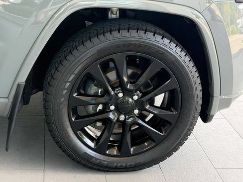 Used 2020 Jeep Grand Cherokee Altitude RWD image 9