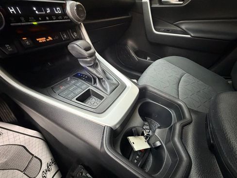 Used 2020 Toyota RAV4 XLE w/ Convenience Package image 19