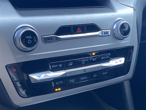 Used 2022 Ford Explorer XLT w/ Equipment Group 202A image 25