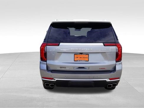 Used 2025 GMC Yukon XL Denali AWD/4WD image 6