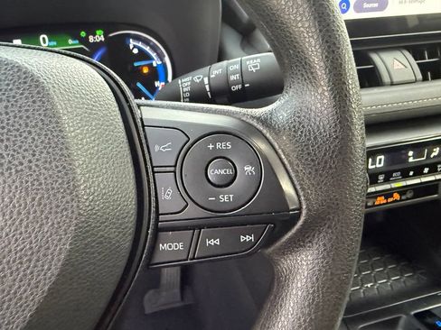 Used 2025 Toyota RAV4 XLE AWD/4WD image 16