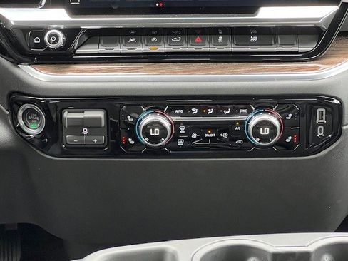 New 2026 GMC Sierra 1500 Elevation image 24