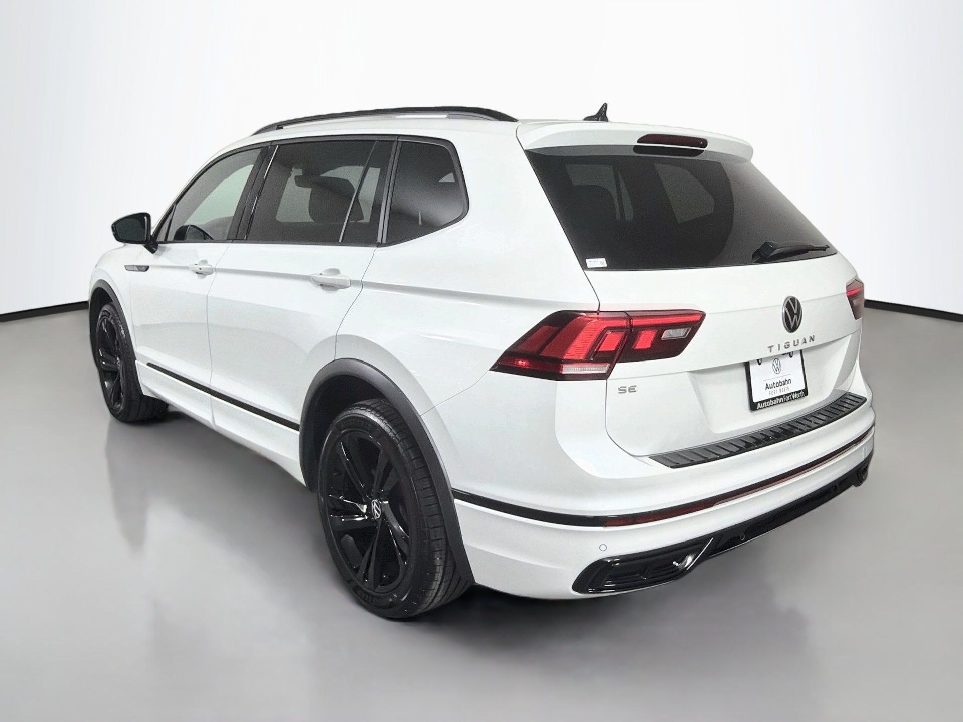 Used 2023 Volkswagen Tiguan SE R-Line FWD image 7