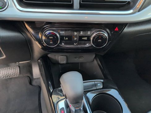 Used 2025 Chevrolet Trax LT w/ Driver Confidence Package FWD image 24