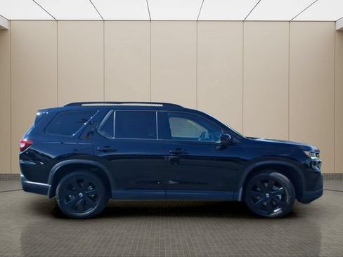 Used 2025 Honda Pilot Black Edition image 7