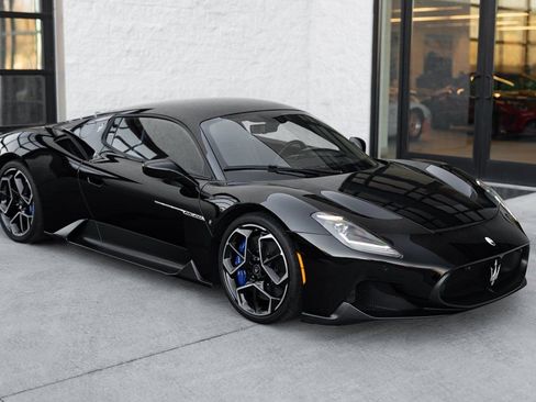 Used 2022 Maserati MC20 Coupe image 2