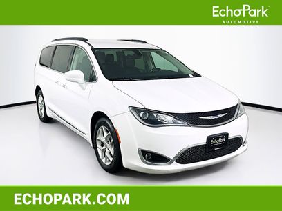 Used 2017 Chrysler Pacifica Touring-L w/ Tire & Wheel Group