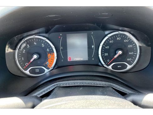 Used 2016 Jeep Renegade Latitude AWD/4WD image 29