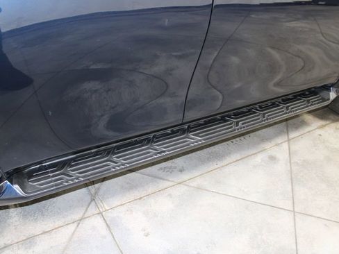 Used 2024 Nissan Armada SL w/ Captain's Chairs Package image 12