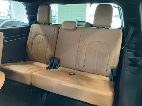 Used 2023 Ford Expedition Platinum image 35
