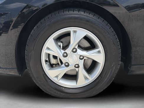 Used 2023 Hyundai Elantra SE FWD image 29