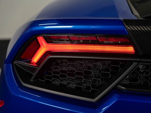 Used 2018 Lamborghini Huracan LP 580-2 image 18