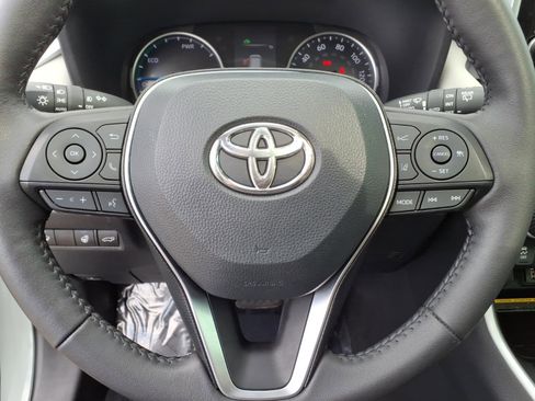 Used 2021 Toyota RAV4 XLE Premium image 19