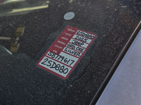 New 2025 Jeep Grand Cherokee L Altitude image 22