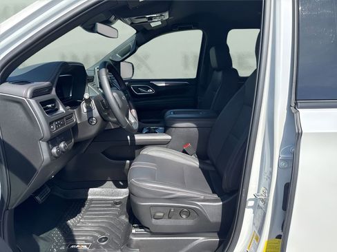Used 2024 Chevrolet Suburban RST w/ Luxury Package RWD image 9