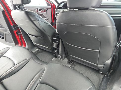 Used 2022 Jeep Compass Limited image 11