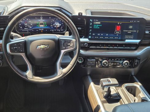 Used 2024 Chevrolet Silverado 1500 LT Trail Boss w/ Convenience Package II AWD/4WD image 18
