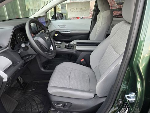 New 2026 Toyota Sienna LE image 10
