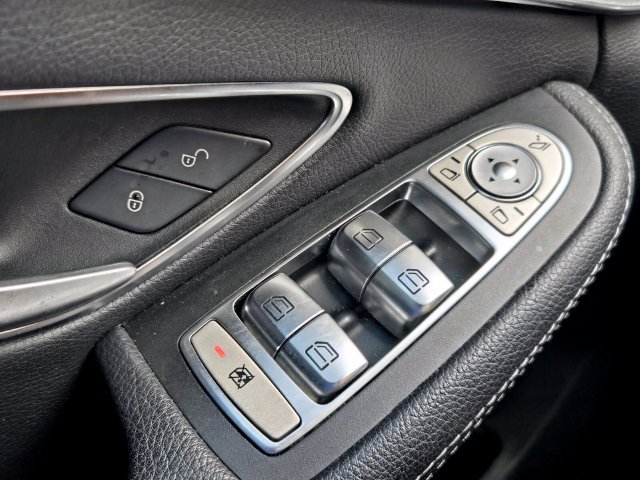 Used 2019 Mercedes-Benz C 300 Sedan image 23