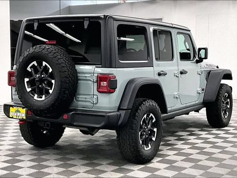 Used 2024 Jeep Wrangler Unlimited Rubicon w/ Dual Top Group AWD/4WD image 12