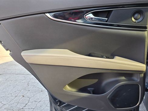 Used 2022 Lincoln Nautilus Reserve w/ Equipment Group 201A image 11