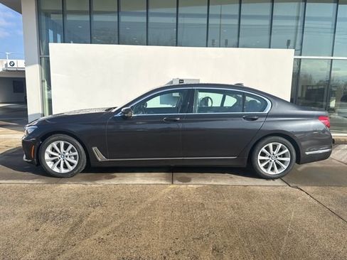 Used 2019 BMW 740i xDrive 740i xDrive w/ Executive Package image 3