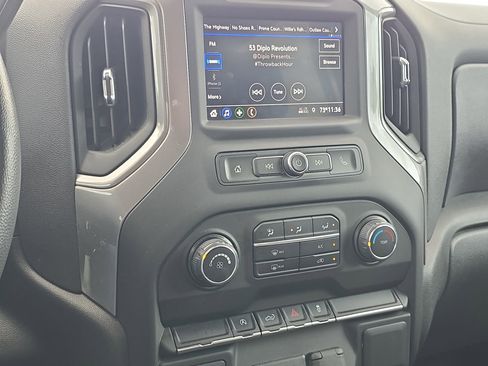 Used 2022 Chevrolet Silverado 1500 Custom w/ Safety Confidence Package AWD/4WD image 15