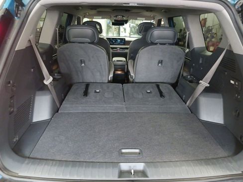 Used 2024 Kia EV9 Land image 23