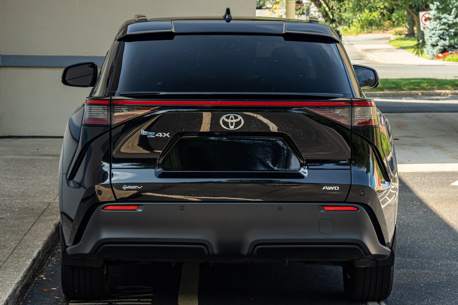 Used 2024 Toyota bZ4X AWD w/ Weather Package image 7