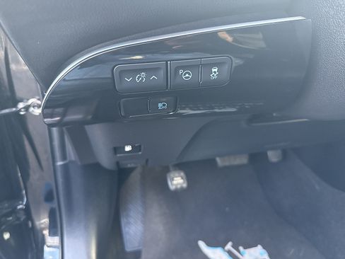 Used 2021 Toyota Prius LE w/ Carpet Mat Package (TMS) FWD image 42