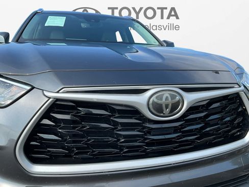 Used 2020 Toyota Highlander XLE AWD/4WD image 16