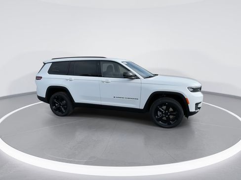 New 2025 Jeep Grand Cherokee L Altitude image 23