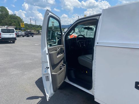 Used 2019 Chevrolet Express 3500 w/ Power Convenience Package RWD image 7